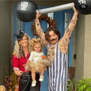 Family Circus 🎪 Halloween Costume!